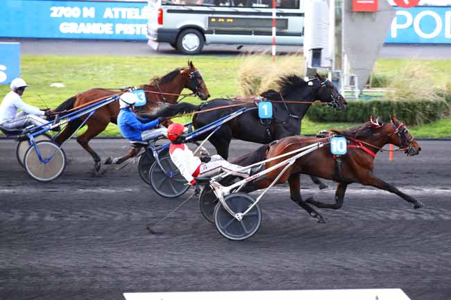 Photo d'arrivée de la course pmu PRIX DE GUEUGNON à PARIS-VINCENNES le Samedi 25 mars 2023