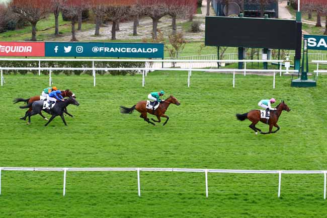 Photo d'arrivée de la course pmu PRIX COMRADE à SAINT CLOUD le Mardi 28 mars 2023