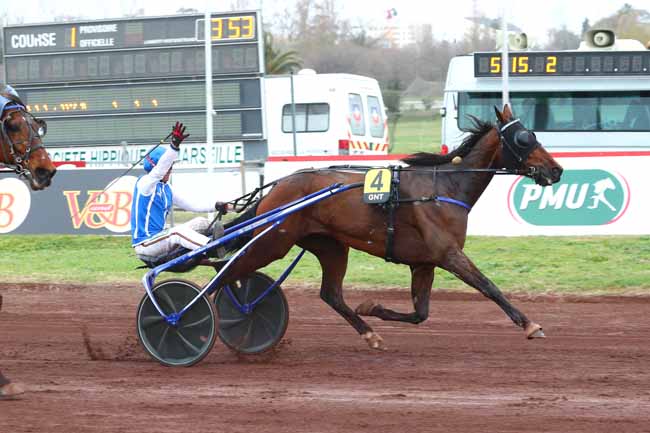 Photo d'arrivée de la course pmu GRAND NATIONAL DU TROT à MARSEILLE BORELY le Mercredi 29 mars 2023
