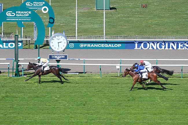 Photo d'arrivée de la course pmu PRIX DES GRES à CHANTILLY le Lundi 3 avril 2023