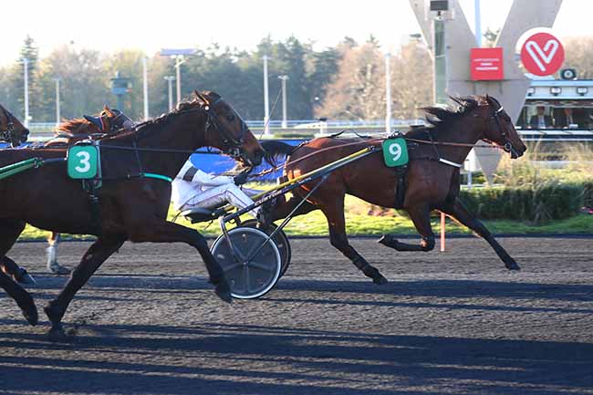 Photo d'arrivée de la course pmu PRIX ANDRE DREUX à PARIS-VINCENNES le Mardi 4 avril 2023