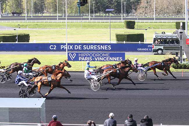 Photo d'arrivée de la course pmu PRIX DE SURESNES à PARIS-VINCENNES le Vendredi 7 avril 2023