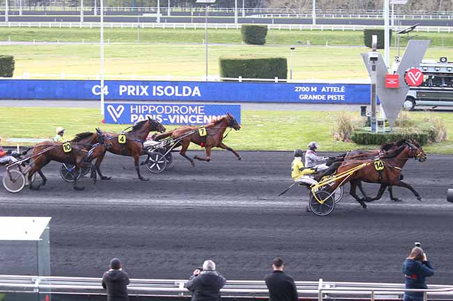 Photo d'arrivée de la course pmu PRIX ISOLDA à PARIS-VINCENNES le Vendredi 7 avril 2023
