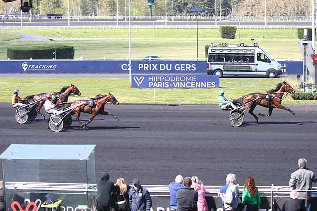 Photo d'arrivée de la course pmu PRIX DU GERS à PARIS-VINCENNES le Samedi 8 avril 2023