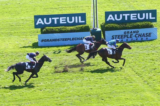 Photo d'arrivée de la course pmu PRIX ANDRE GIRARD à AUTEUIL le Samedi 8 avril 2023