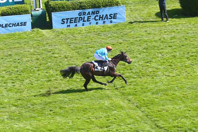 Photo d'arrivée de la course pmu PRIX ALAIN GRIMAUX à AUTEUIL le Samedi 8 avril 2023