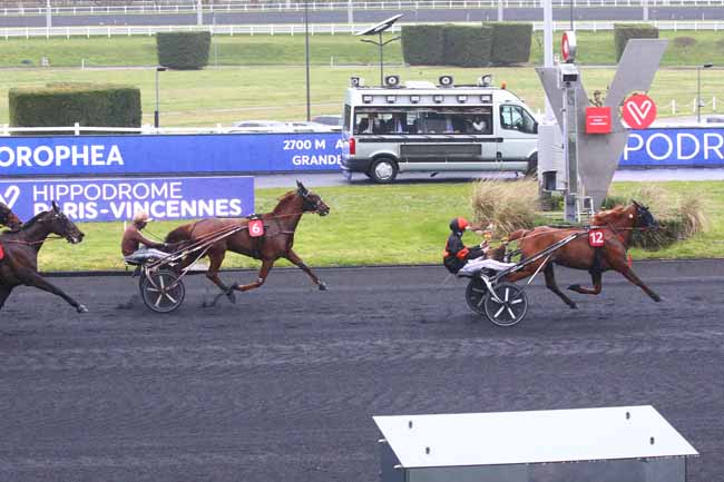 Photo d'arrivée de la course pmu PRIX DOROPHEA à PARIS-VINCENNES le Mardi 11 avril 2023