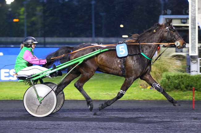 Photo d'arrivée de la course pmu PRIX BAVARIA à PARIS-VINCENNES le Mardi 11 avril 2023