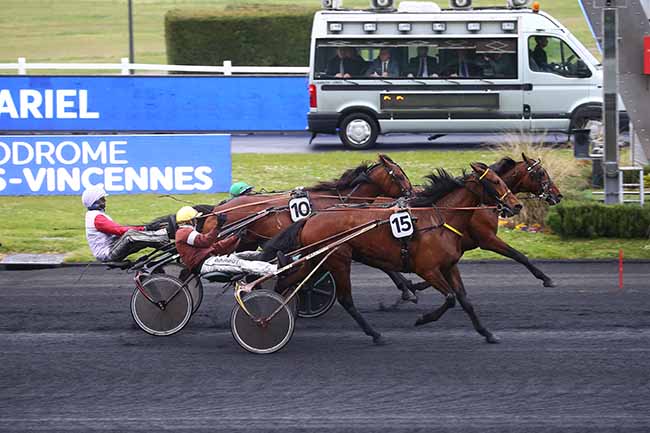 Photo d'arrivée de la course pmu PRIX ARIEL à PARIS-VINCENNES le Vendredi 14 avril 2023