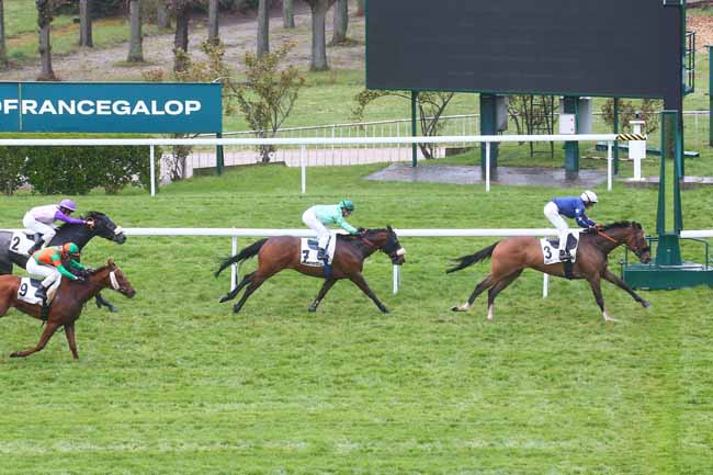 Photo d'arrivée de la course pmu PRIX DE LA VERTE COUTURE à SAINT CLOUD le Vendredi 14 avril 2023