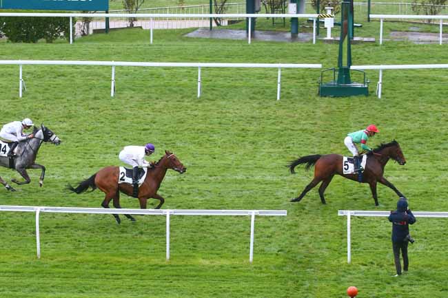 Photo d'arrivée de la course pmu PRIX DU LIEU MARMION à SAINT CLOUD le Vendredi 14 avril 2023