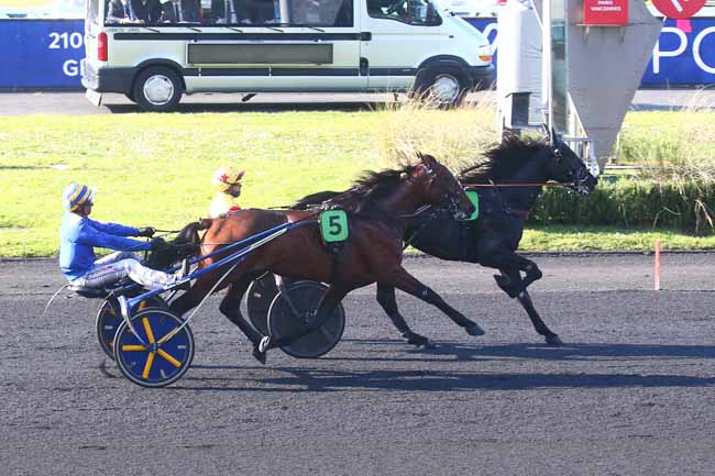 Photo d'arrivée de la course pmu PRIX DE CHELLES à PARIS-VINCENNES le Samedi 15 avril 2023