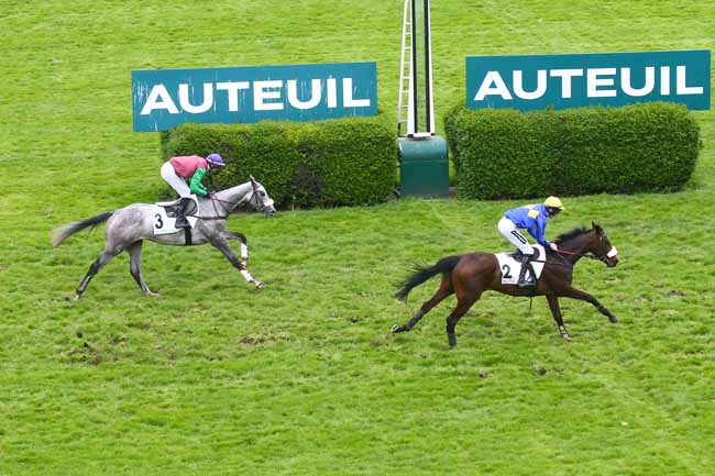 Photo d'arrivée de la course pmu PRIX PHILIPPE MENAGER à AUTEUIL le Mardi 18 avril 2023