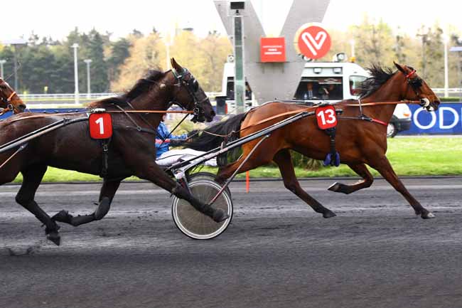 Photo d'arrivée de la course pmu PRIX EMMA à PARIS-VINCENNES le Mardi 18 avril 2023