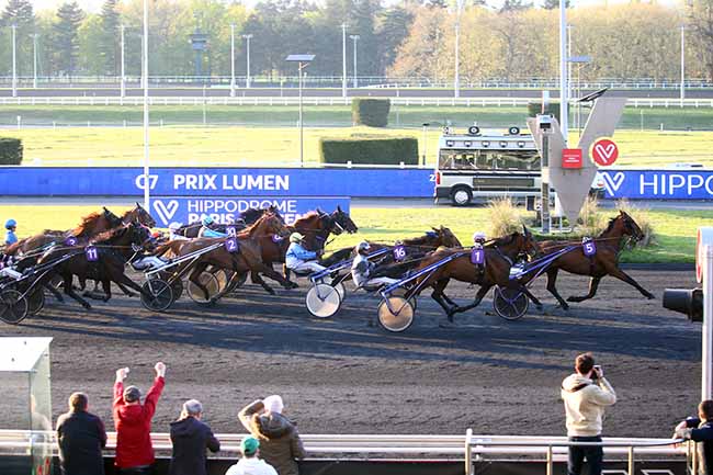 Photo d'arrivée de la course pmu PRIX LUMEN à PARIS-VINCENNES le Vendredi 21 avril 2023