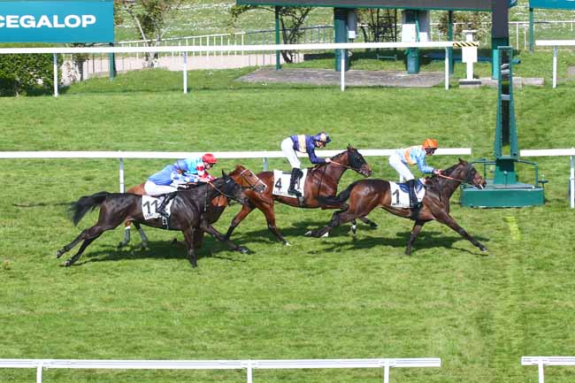 Photo d'arrivée de la course pmu PRIX RAE JOHNSTONE à SAINT CLOUD le Vendredi 21 avril 2023
