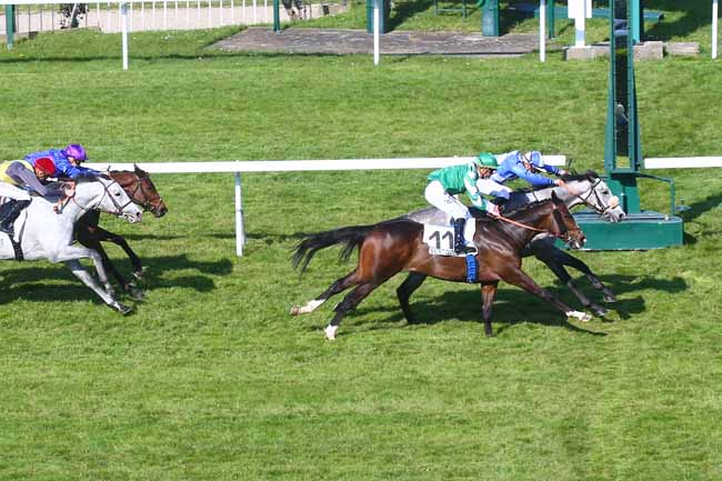 Photo d'arrivée de la course pmu PRIX DE LA VILLA EUGENIE à SAINT CLOUD le Vendredi 21 avril 2023