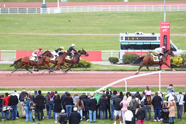 Photo d'arrivée de la course pmu PRIX DE LA VILLE DE SAINT-GRATIEN (PRIX PROFANE) à ENGHIEN le Samedi 22 avril 2023