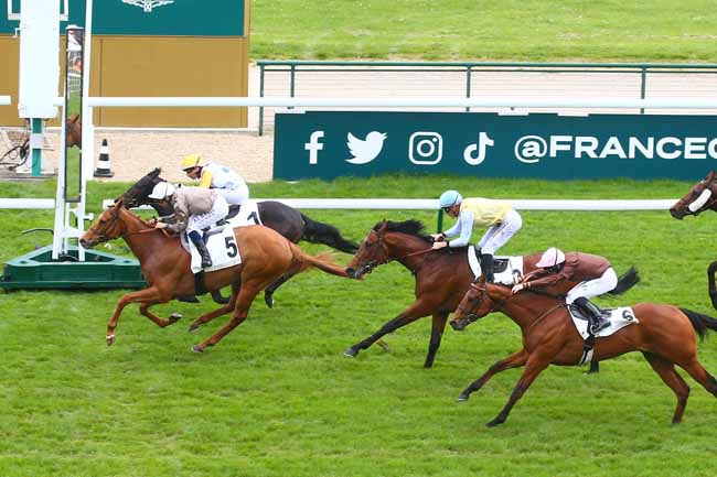 Photo d'arrivée de la course pmu PRIX DE SAINT-JAMES à LONGCHAMP le Dimanche 30 avril 2023