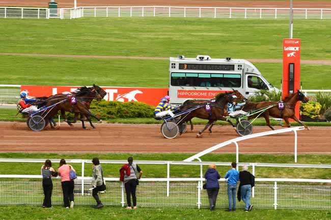 Photo d'arrivée de la course pmu PRIX DE MILLAU à ENGHIEN le Jeudi 4 mai 2023