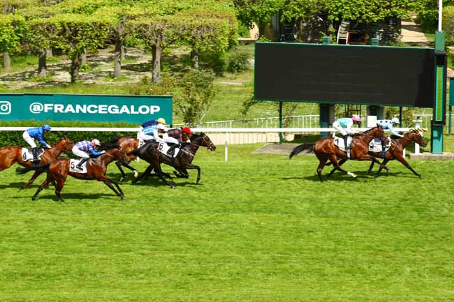 Photo d'arrivée de la course pmu PRIX NASRULLAH à SAINT CLOUD le Vendredi 5 mai 2023