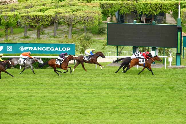 Photo d'arrivée de la course pmu PRIX DU VESINET à SAINT CLOUD le Vendredi 5 mai 2023