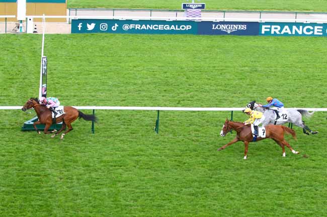 Photo d'arrivée de la course pmu PRIX DE L'ILE DE LA CITE à LONGCHAMP le Jeudi 11 mai 2023