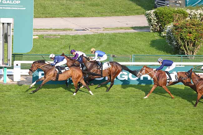 Photo d'arrivée de la course pmu PRIX DE LA ROQUETTE à LONGCHAMP le Dimanche 14 mai 2023
