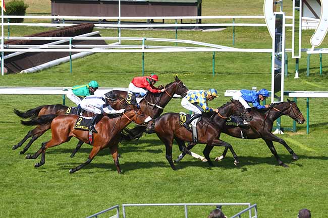 Photo d'arrivée de la course pmu PRIX DE SAINT-JUST-EN-CHAUSSEE à COMPIEGNE le Vendredi 2 juin 2023