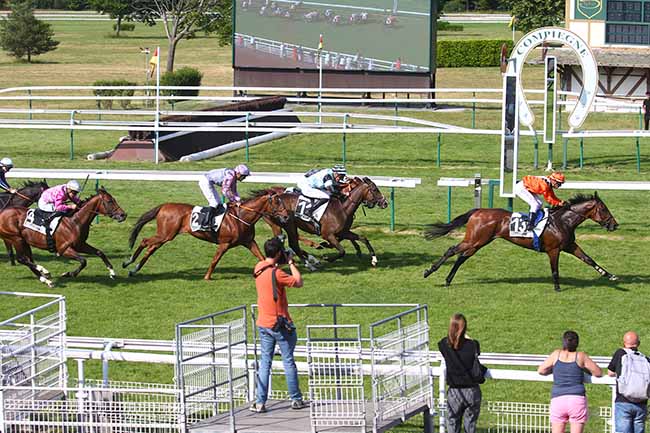 Photo d'arrivée de la course pmu PRIX DU THEATRE IMPERIAL à COMPIEGNE le Vendredi 9 juin 2023