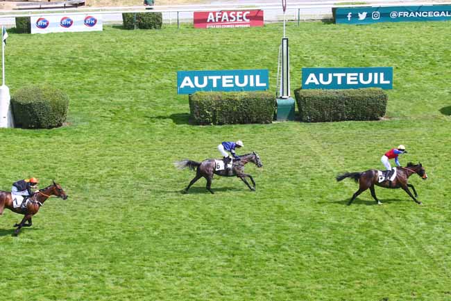 Photo d'arrivée de la course pmu PRIX DES DRAGS à AUTEUIL le Samedi 10 juin 2023