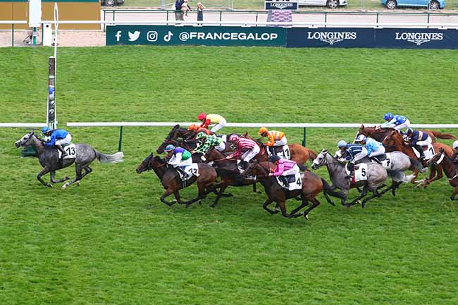 Photo d'arrivée de la course pmu PRIX DES PETITS CHAMPS à LONGCHAMP le Dimanche 11 juin 2023