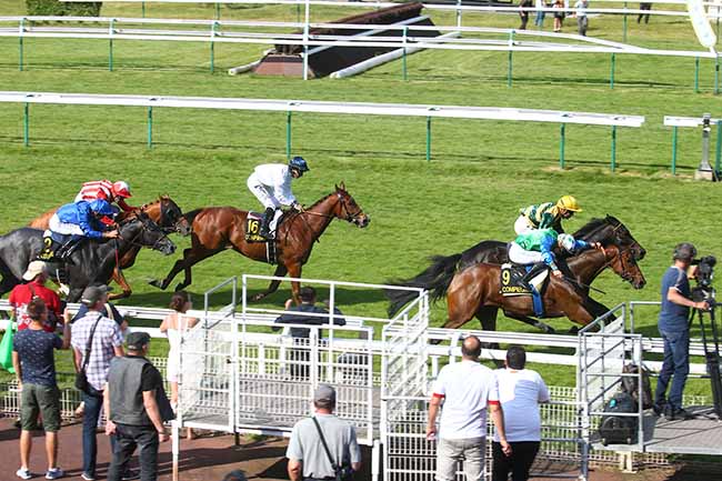 Photo d'arrivée de la course pmu PRIX DES FUTAIES à COMPIEGNE le Mardi 13 juin 2023