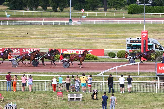 Photo d'arrivée de la course pmu PRIX DE LA PORTE DE LA PLAINE à ENGHIEN le Samedi 17 juin 2023