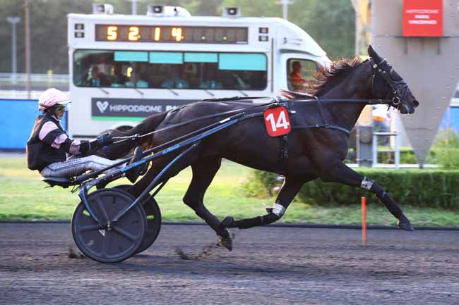 Photo d'arrivée de la course pmu PRIX TERPSICHORE à PARIS-VINCENNES le Vendredi 23 juin 2023
