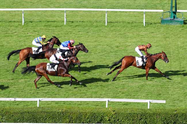 Photo d'arrivée de la course pmu PRIX DU DOMAINE DE FOUILLEUSE à SAINT CLOUD le Vendredi 23 juin 2023