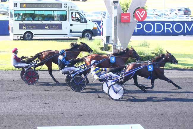 Photo d'arrivée de la course pmu PRIX RENE BALLIERE à PARIS-VINCENNES le Dimanche 25 juin 2023