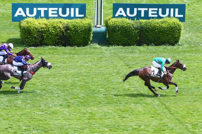 Photo d'arrivée de la course pmu PRIX LA PERICHOLE à AUTEUIL le Mardi 27 juin 2023
