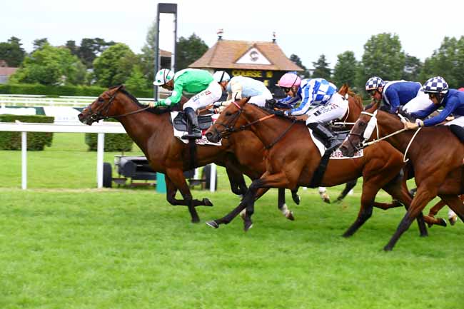 Photo d'arrivée de la course pmu PRIX ZETURF (PRIX DE LA MARE AUX CANARDS) à CLAIREFONTAINE le Vendredi 30 juin 2023