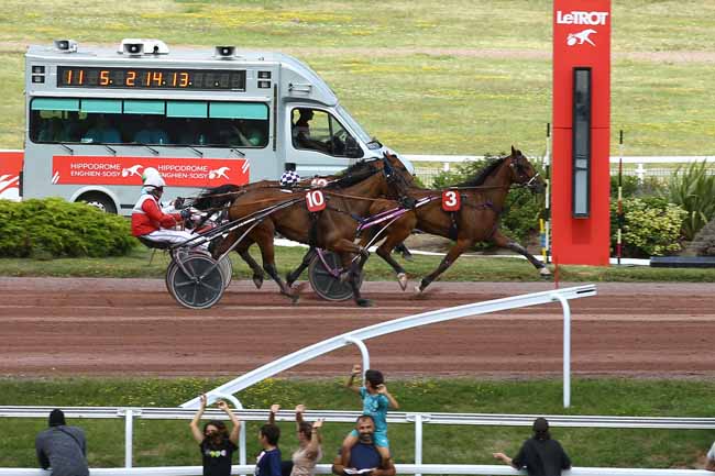 Photo d'arrivée de la course pmu PRIX DE ROUVROY à ENGHIEN le Samedi 1 juillet 2023