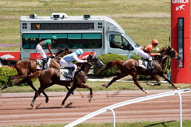 Photo d'arrivée de la course pmu PRIX D'ESTRY à ENGHIEN le Samedi 8 juillet 2023