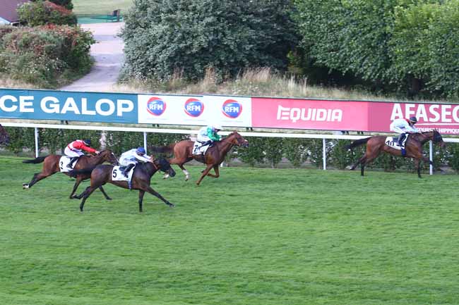 Photo d'arrivée de la course pmu PRIX DE COULOMIERS à SAINT CLOUD le Samedi 8 juillet 2023