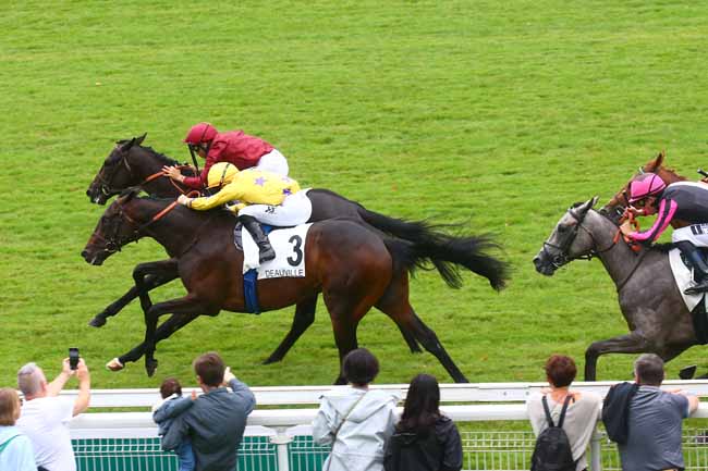 Photo d'arrivée de la course pmu PRIX DE TANCARVILLE à DEAUVILLE le Dimanche 9 juillet 2023