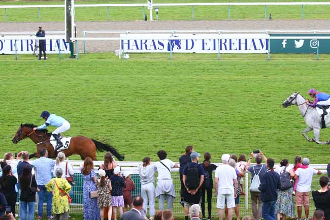 Photo d'arrivée de la course pmu PRIX DE RIS-ORANGIS à DEAUVILLE le Dimanche 9 juillet 2023