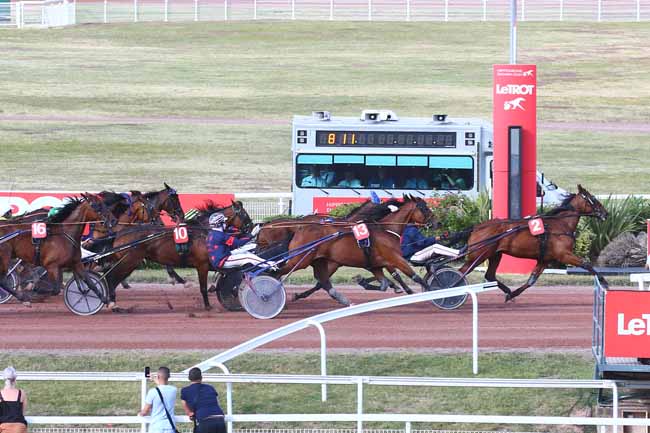 Photo d'arrivée de la course pmu PRIX DE ROCHECHOUART à ENGHIEN le Mercredi 12 juillet 2023