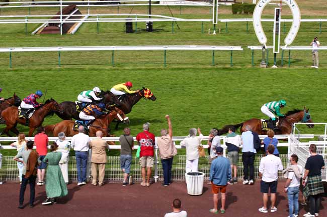 Photo d'arrivée de la course pmu PRIX DE FRESNOY-LA-RIVIERE à COMPIEGNE le Jeudi 13 juillet 2023