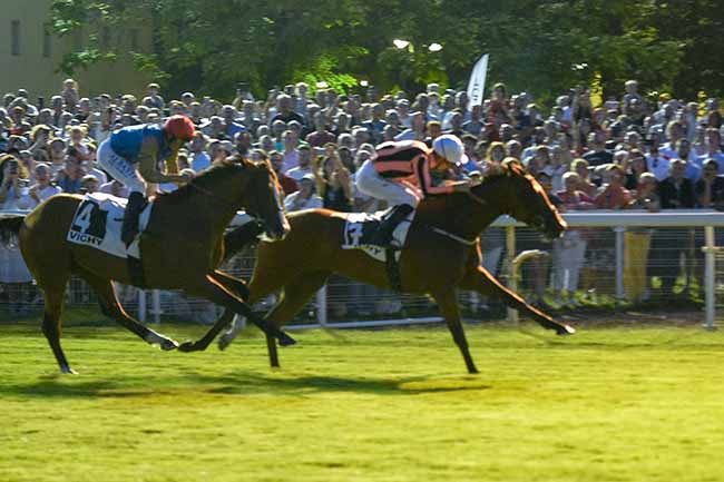 Photo d'arrivée de la course pmu GRAND PRIX DE VICHY à VICHY le Mercredi 19 juillet 2023