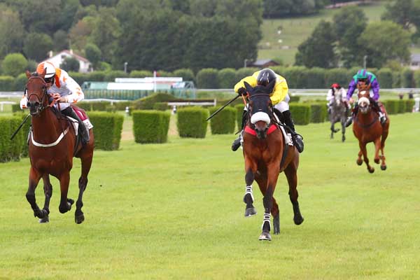 Photo d'arrivée de la course pmu PRIX FIONA MCGOWN X PMPA.FR (PRIX DE L'OUDON) à CLAIREFONTAINE le Mercredi 19 juillet 2023