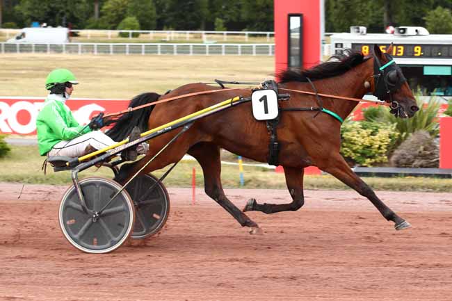 Photo d'arrivée de la course pmu PRIX DES BOUCHES-DU-RHONE à ENGHIEN le Mercredi 19 juillet 2023