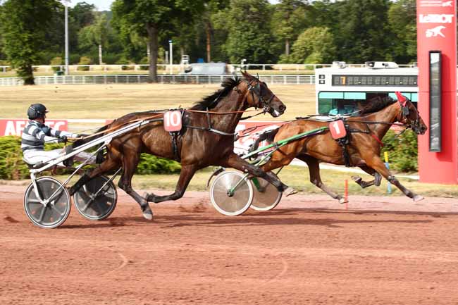 Photo d'arrivée de la course pmu PRIX DE LA GOUTTE D'OR à ENGHIEN le Mercredi 19 juillet 2023